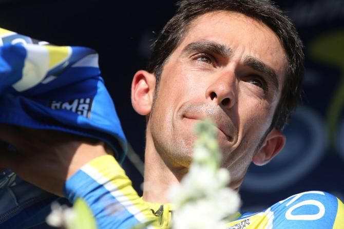 Alberto Contador (Tinkoff-Saxo) puts on the leader's jersey following stage 6 at Tirreno-Adriatico