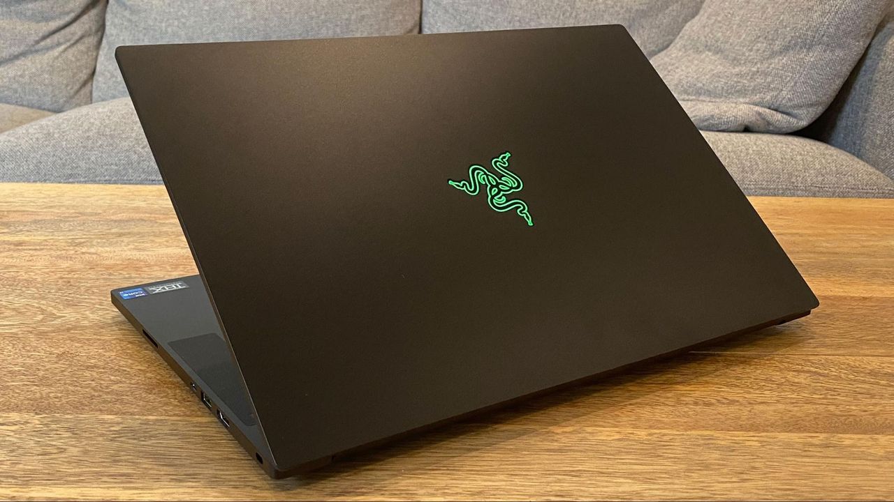 Razer Blade 15 Advanced Model (Late 2021)