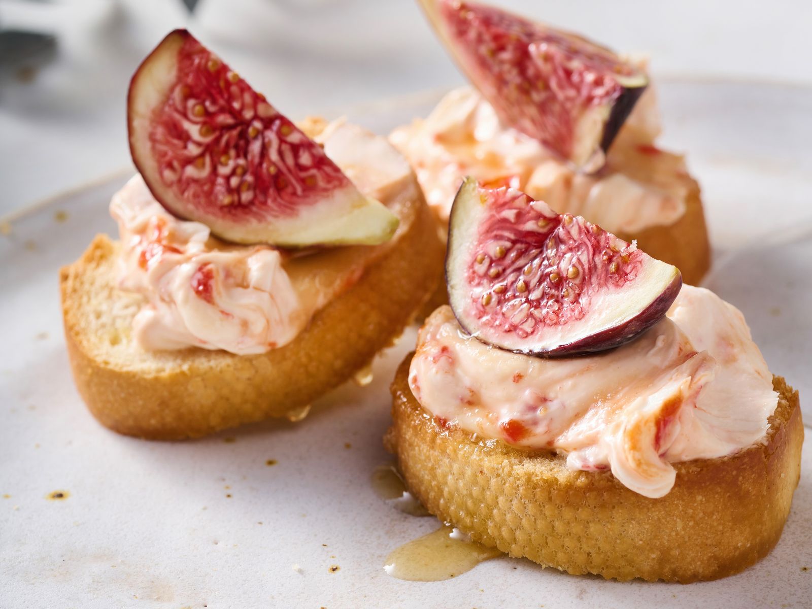 Sweet chilli fig canapes GoodtoKnow