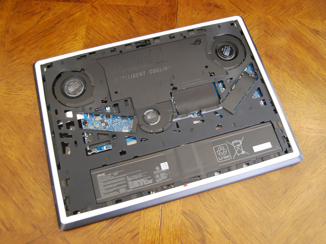 ASUS ROG Strix SCAR 18 (2025)
