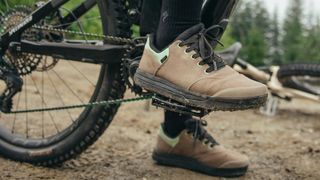 Specialized Roost Canvas flat pedal shoes