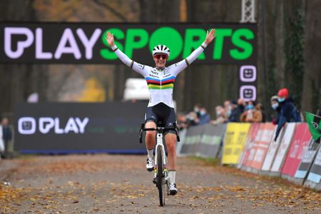Lucinda Brand wins Merksplas Superprestige 2021