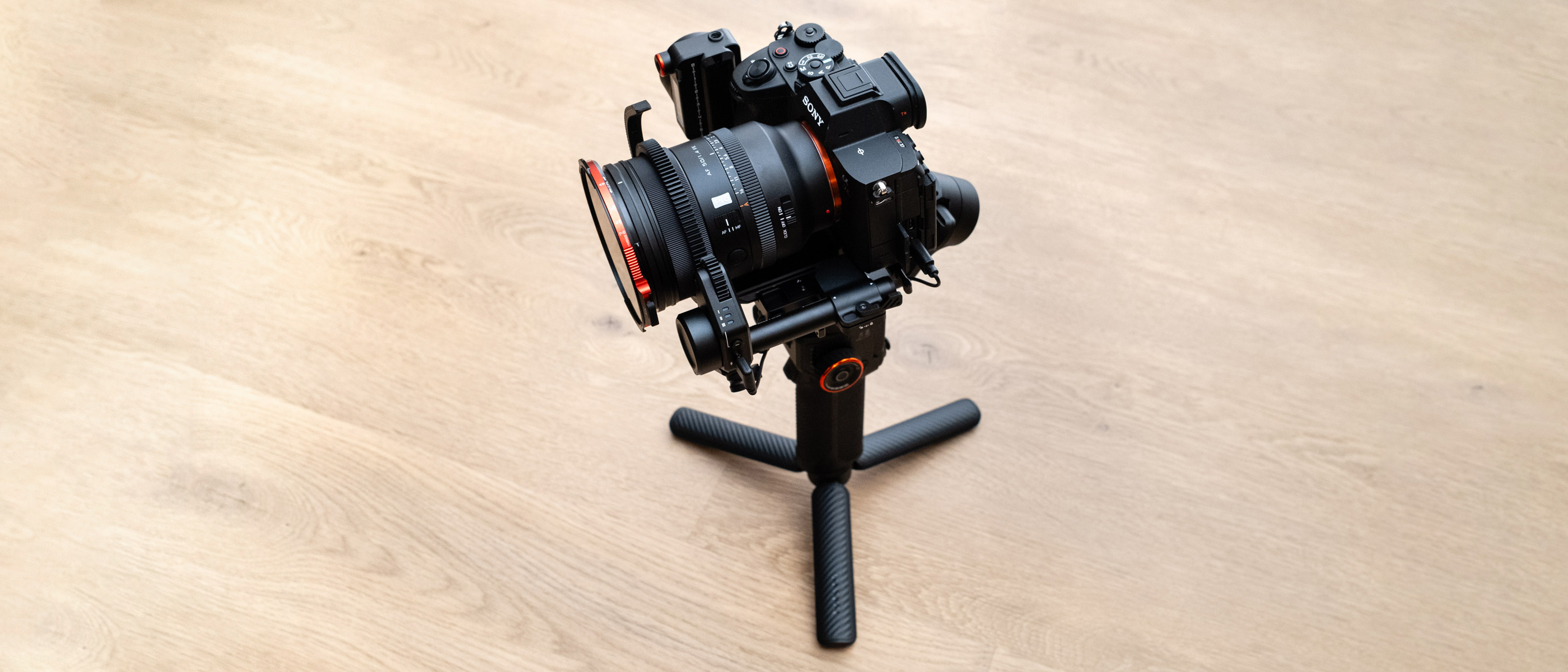 Hohem iSteady MT3 Pro on a wooden floor