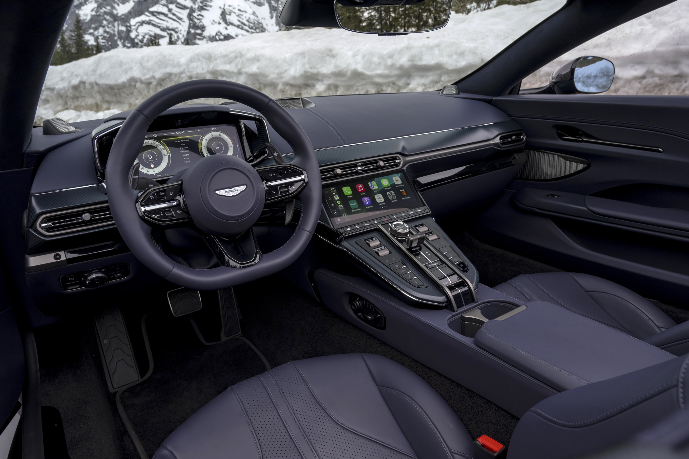 Images of the Aston Martin Vantage Roadster