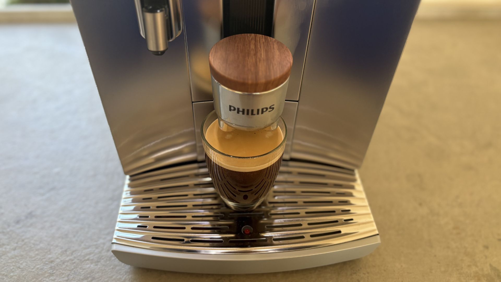 Testing the Philips Caf&amp;eacute; Aromis 8000 Series Bean to Cup Coffee Machine on the counter
