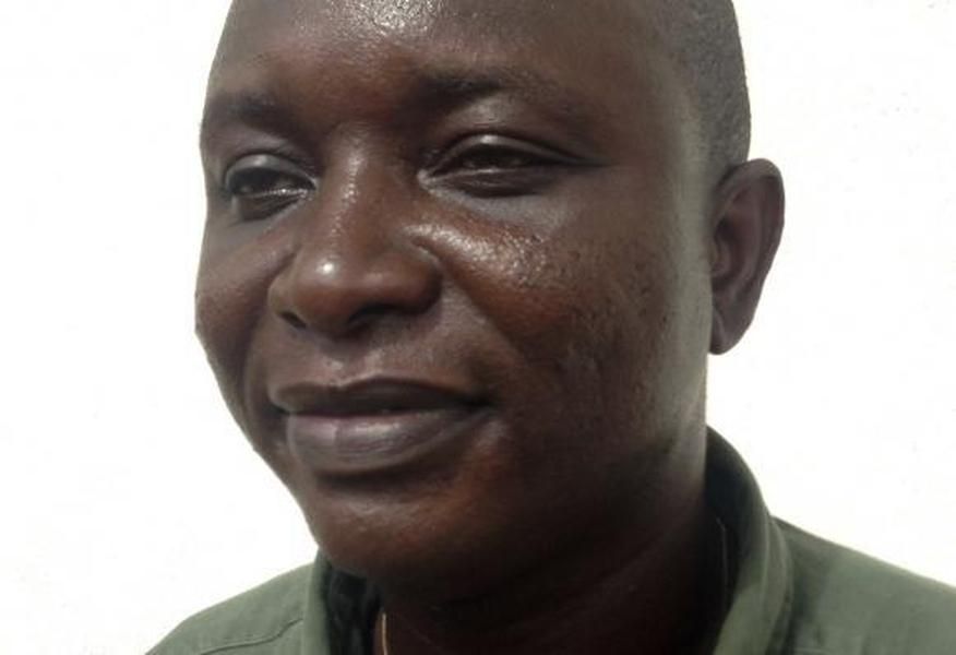 Sheik Umar Khan, a leading doctor fighting Ebola, dies from the disease