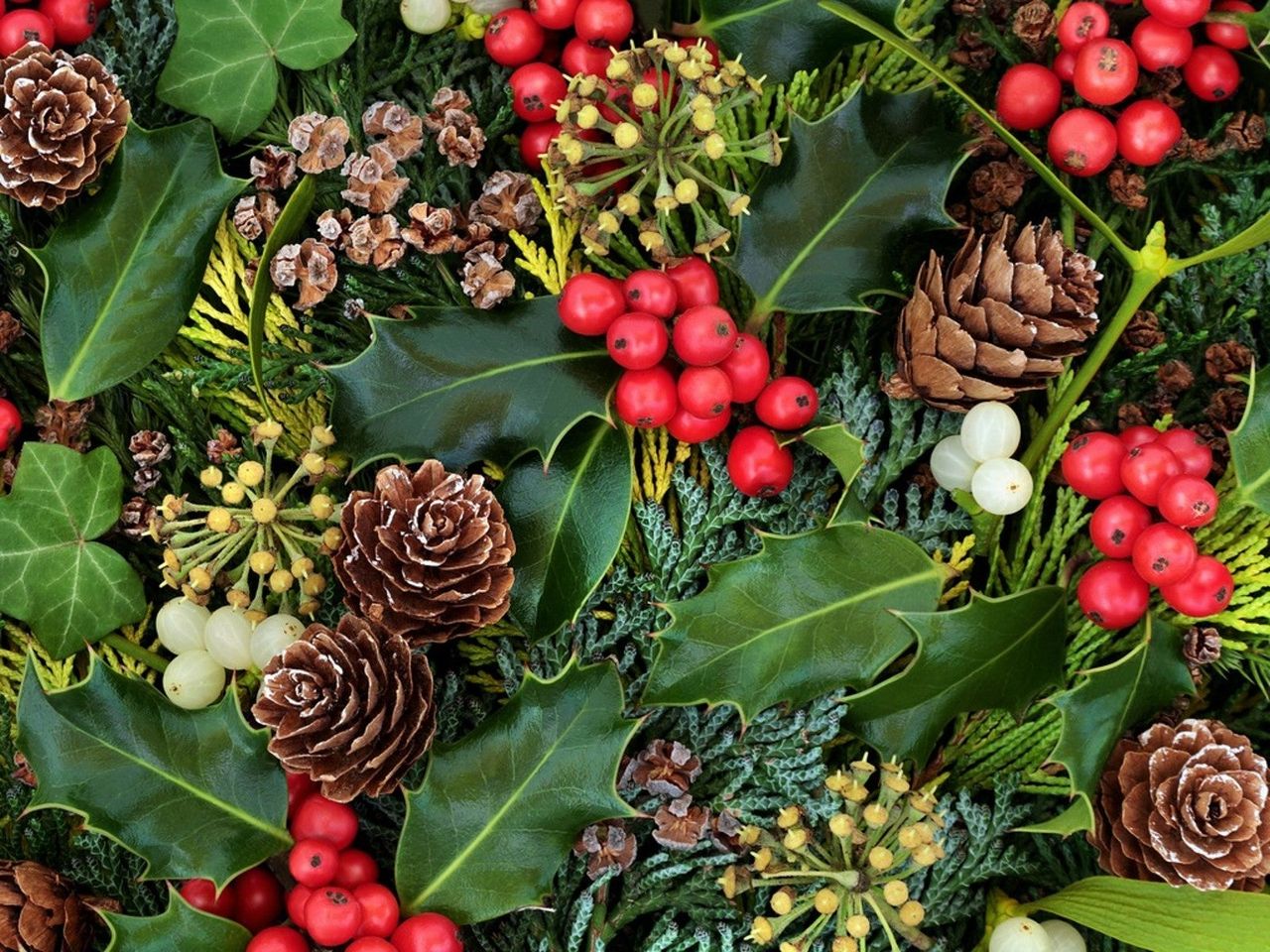 Christmas Garland With Holly And Ivy Leaves