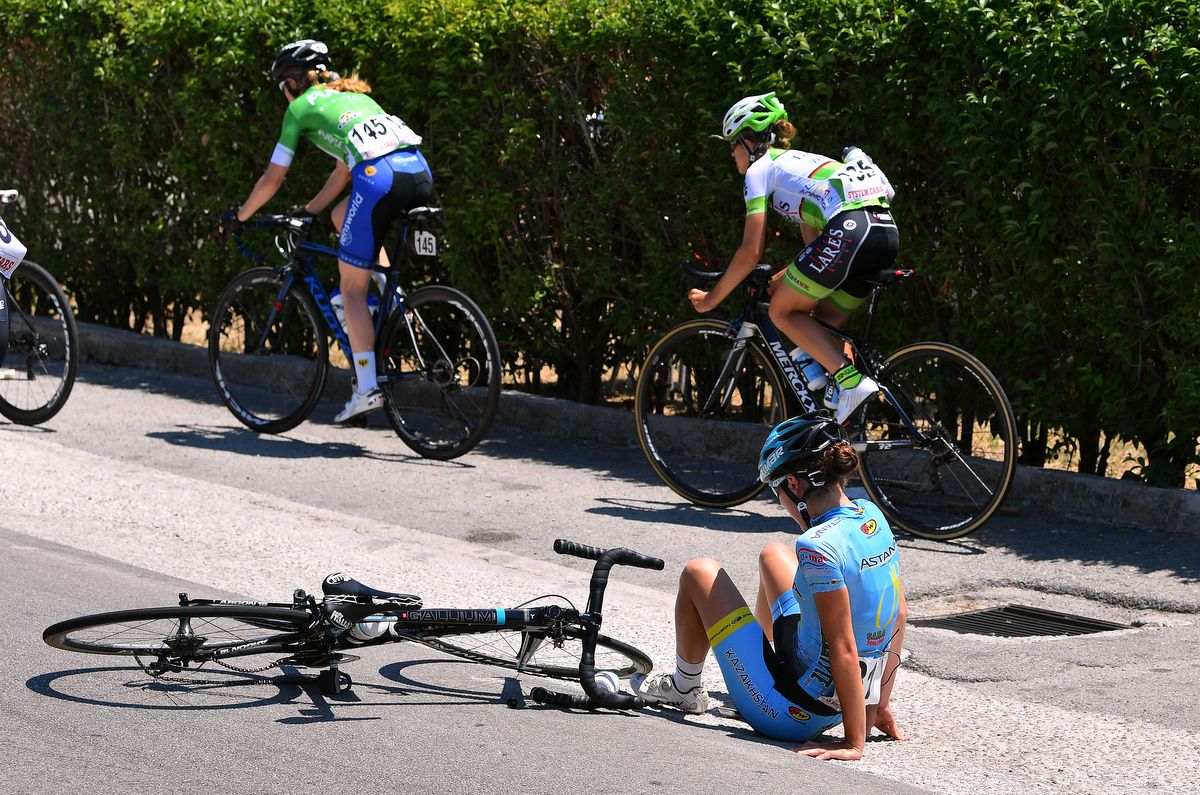 Sofia Beggin (Astana Women's Team) crashed out of the race