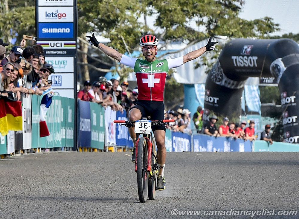 Nino Schurter celebrates the victory for Switzerland