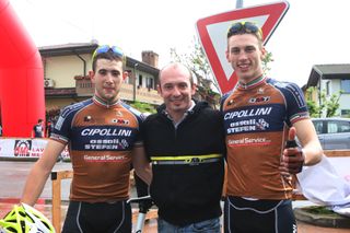 Riccardo Minali with his father Nicola and teammate Leonardo Fredigo