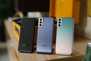 Samsung Galaxy S21 Plus colorways on display