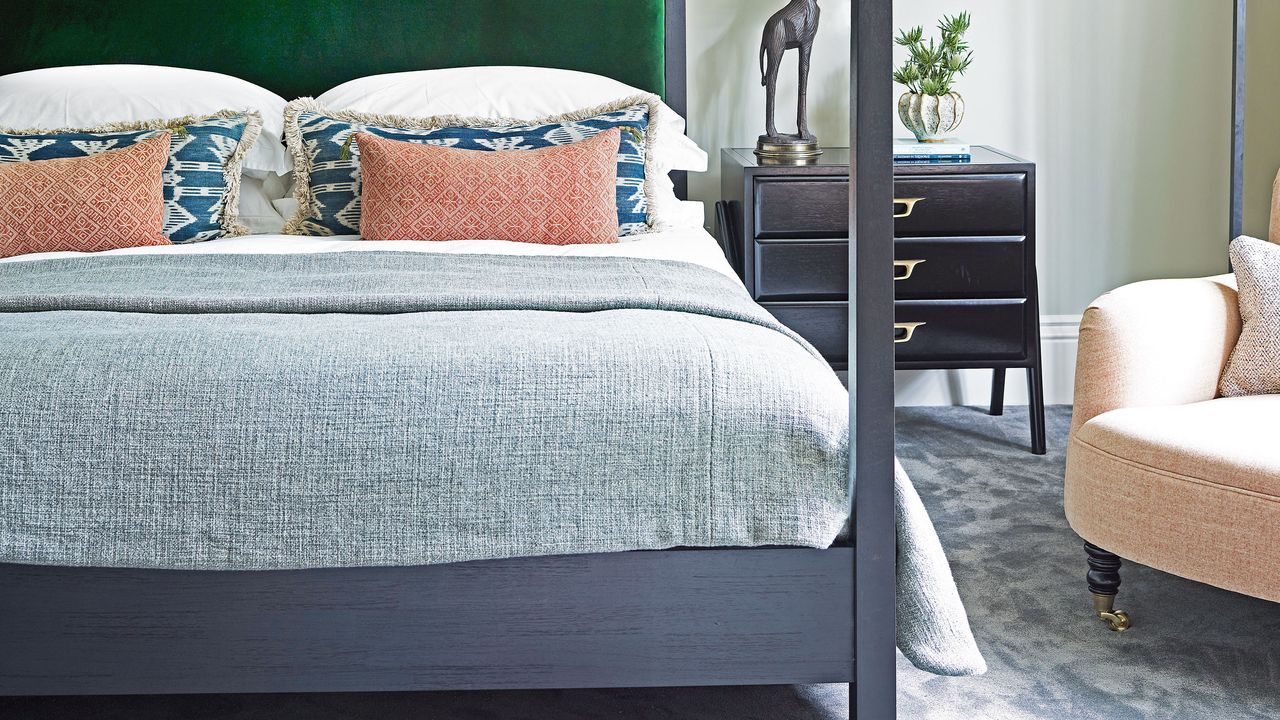 four poster bed in bedroom with blue and white bedding