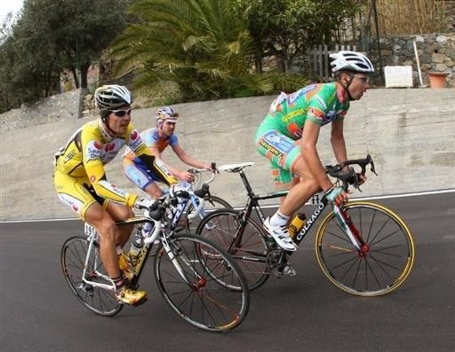 Savini leads Raivis Belohvosciks (Saunier Duval) and William Frischkorn (Slipstream Chipotle) in the break.