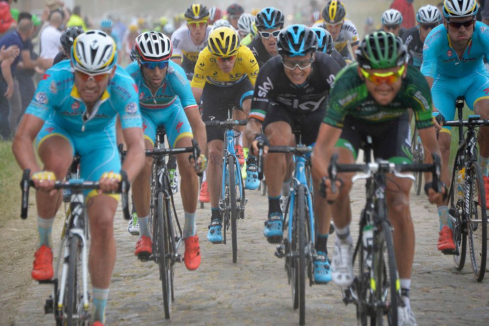 Chris Froome rides behind Vincenzo Nibali.