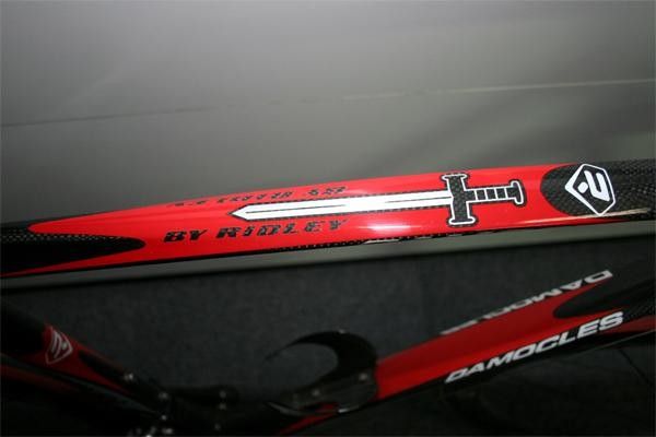 The distinctive Damocles top tube