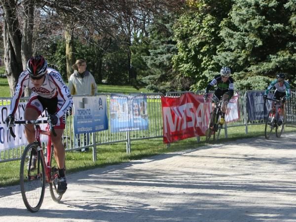 Tyler Trace (Trek Red Truck) leads a mid-race chase group
