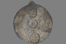 A copper alloy astrolabe found in a shipwreck in Oman dates to between 1496 and 1501, making it the oldest mariner's astrolabe ever discovered.