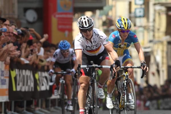 Second place for Ina Yoko Teutenberg (HTC-HighRoad) and third for Emma Johansson (Hitec Products)