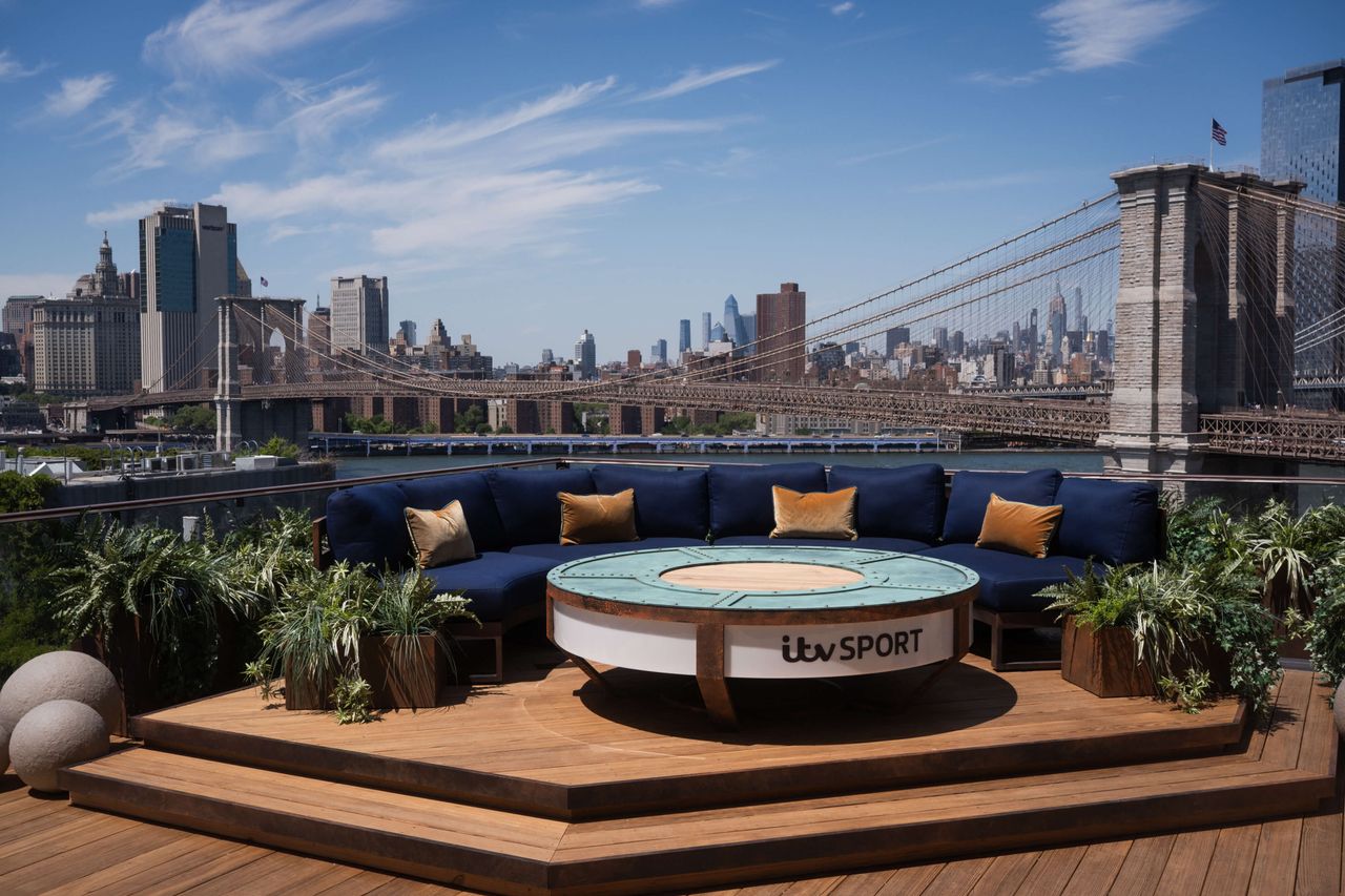 Fui aos bastidores do estúdio exclusivo da ITV Sport para a Copa do Mundo, no terraço de um prédio no Brooklyn – veja como eles fizeram.