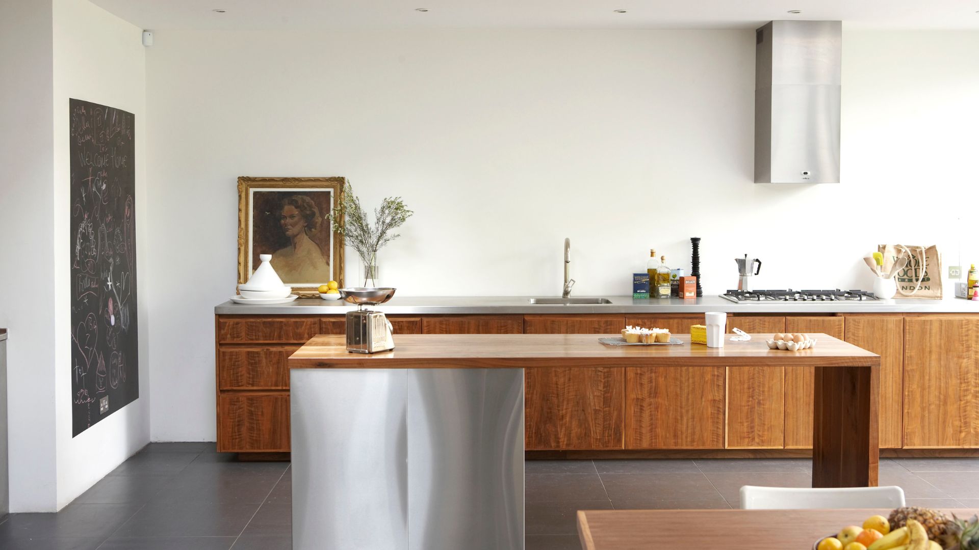 picture of a minimalist kitchen with a neutral colour palette