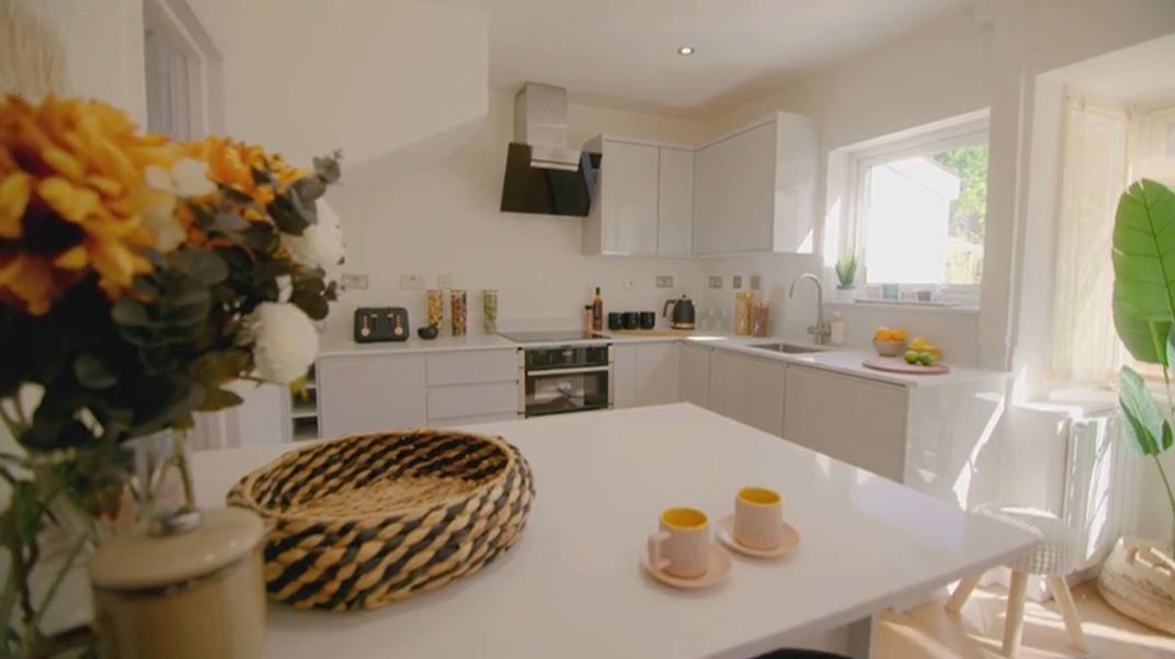 White quartz kitchen worktops after a renovation