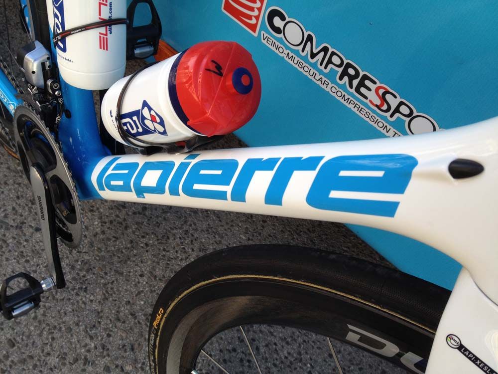 ELITE bidons and bidon cages for Pinot