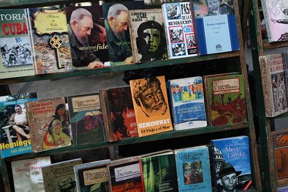 Used historical, autobiographical and revolutionary books for sale at the Plaza de Armas market