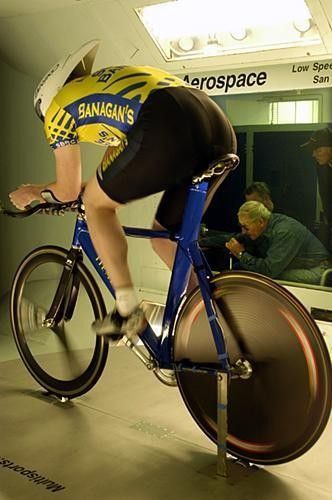 Chris Chapmen in the tunnel as Eddie B, Greg LeMond and Vic Copeland look on.