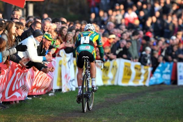 Fans cheer on the champion, Sven Nys