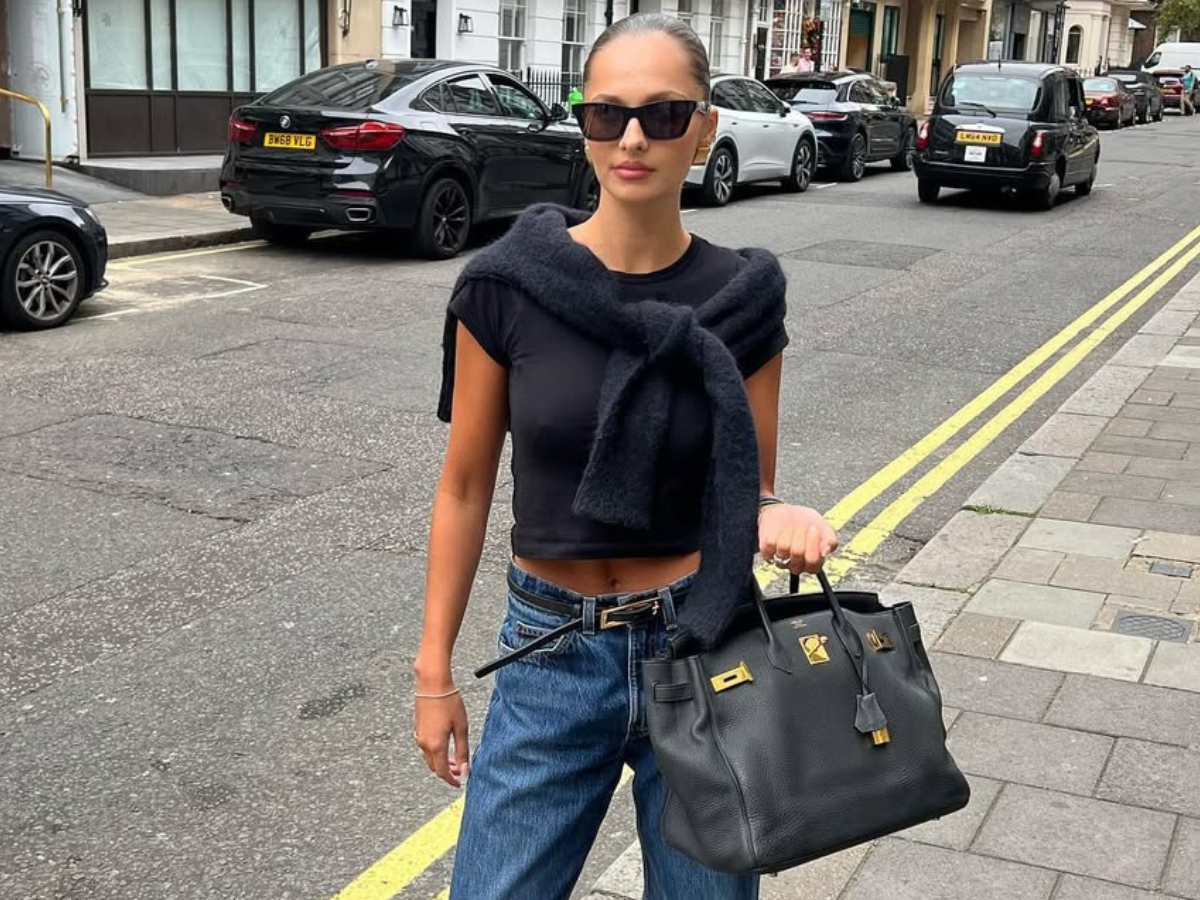 Woman wearing loafers with jeans outfit 2025.