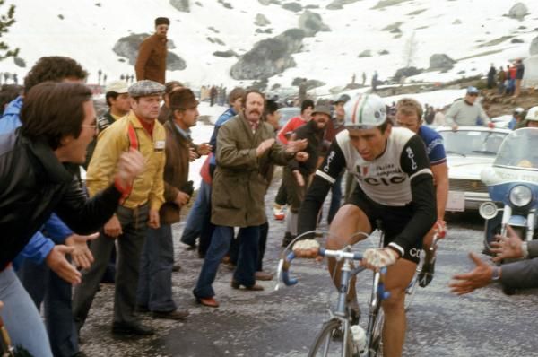 The tifosi cheer on Baronchelli