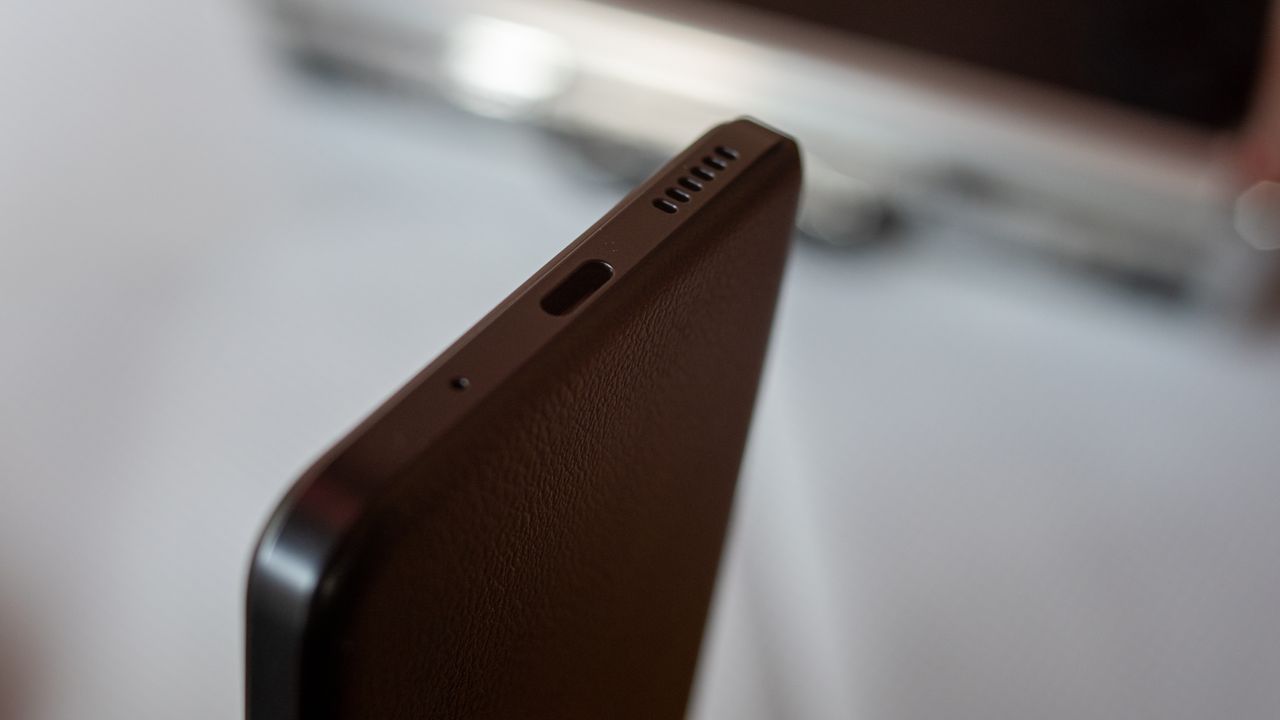 POCO M5 USB-C port and speaker grille