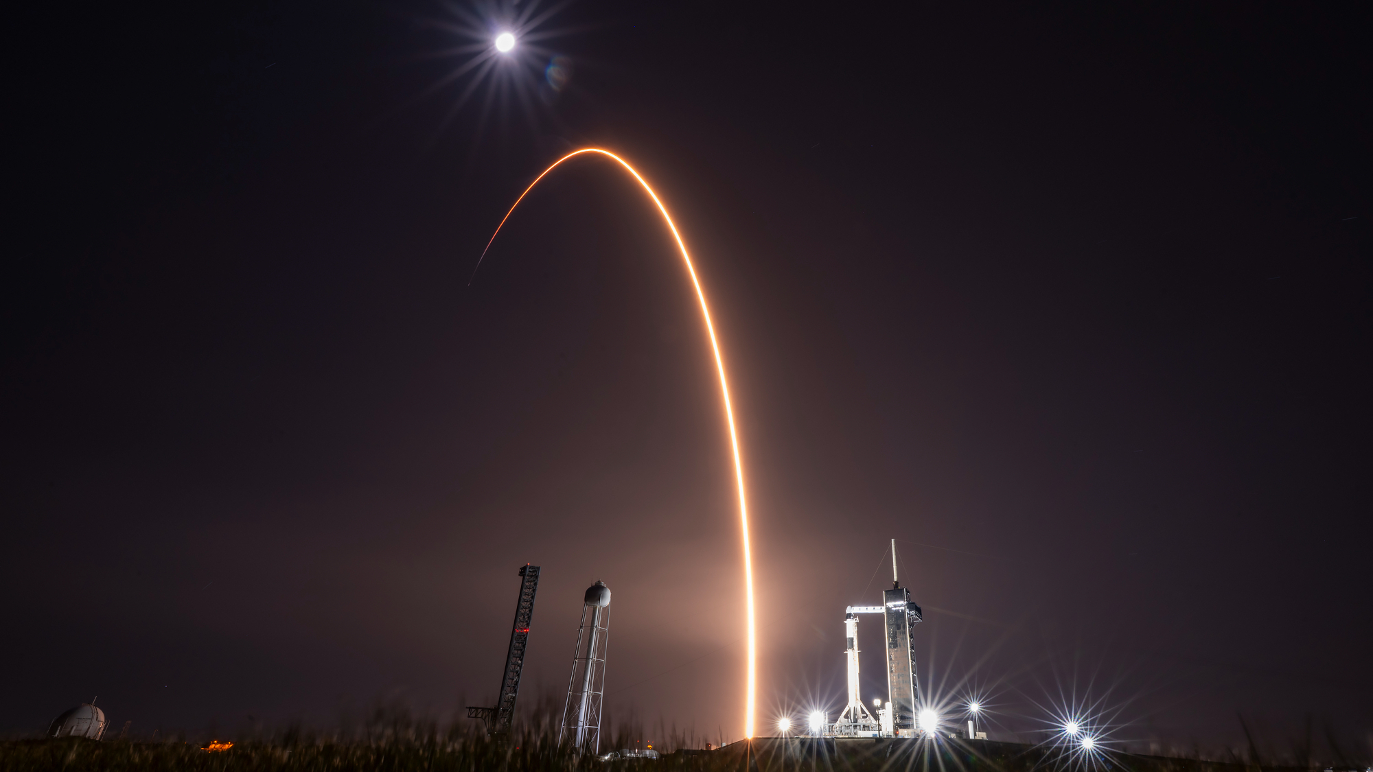 SpaceX launches 21 Starlink broadband satellites to orbit from Florida (photos)