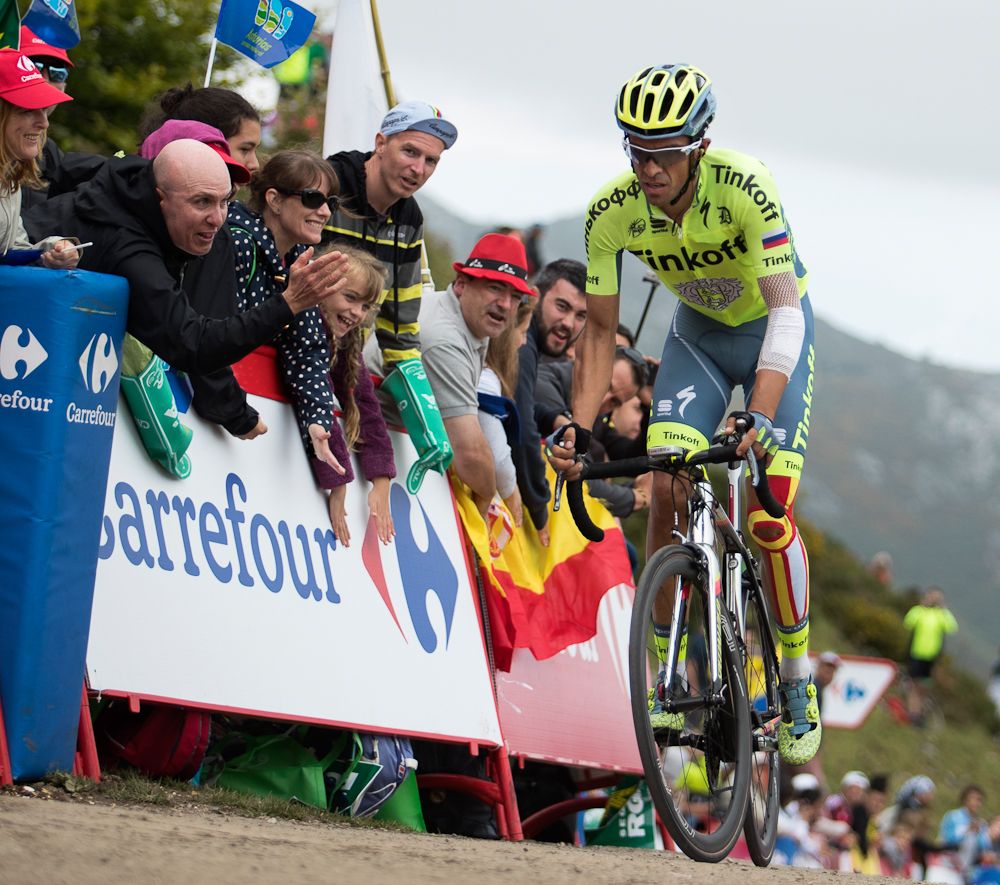 Alberto Contador climbs the final steep pitch before the finish of stage 10 at the Vuelta