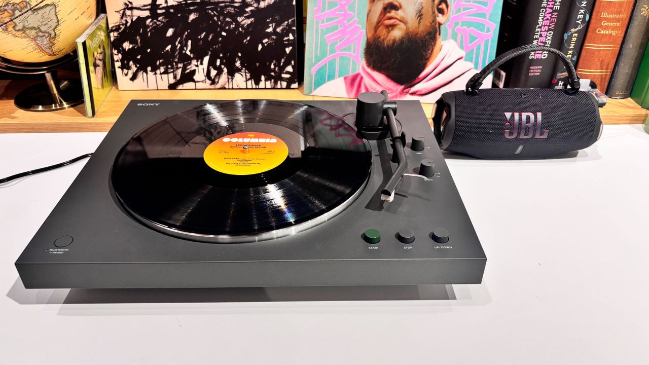 Sony PS-LX3BT turntable on white desk with JBL Charge 6 Bluetooth speaker