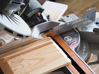 Cutting skirting board with a mitre saw