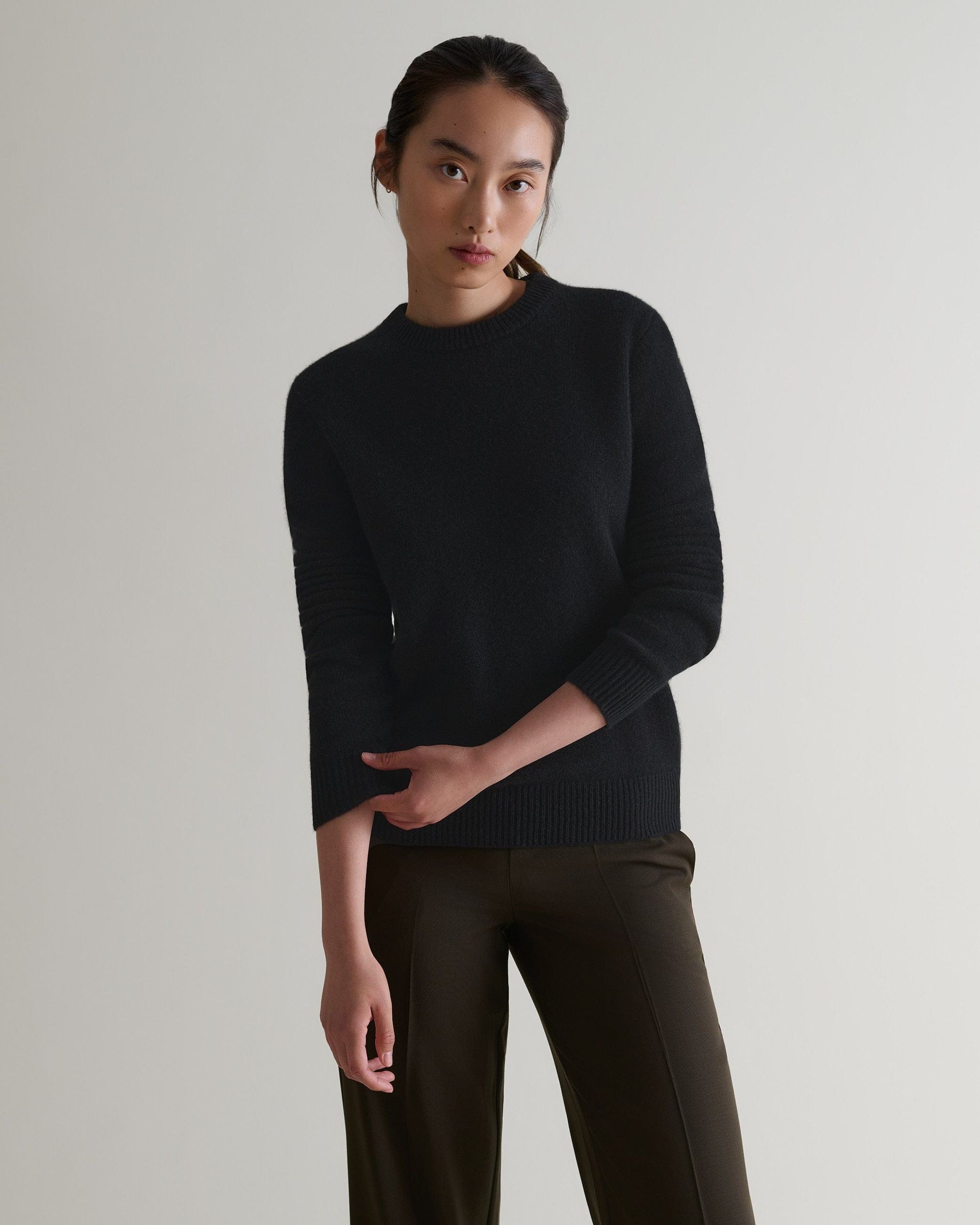 Women's Finest Cashmere Mid-Weight Crew Neck Jumper - Black - Xs / Black