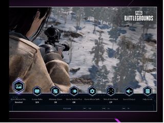 En monitor visar ett spel där en person ska skjuta med ett vapen