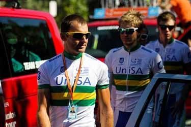 Luke Roberts (Uni SA) leads his team to the sign on.