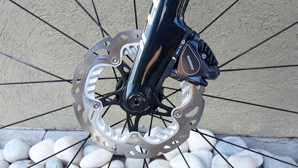 Shimano's BR-RS785 flat-mount hydraulic disc brake and RT99-S center lock disc rotor in 160mm