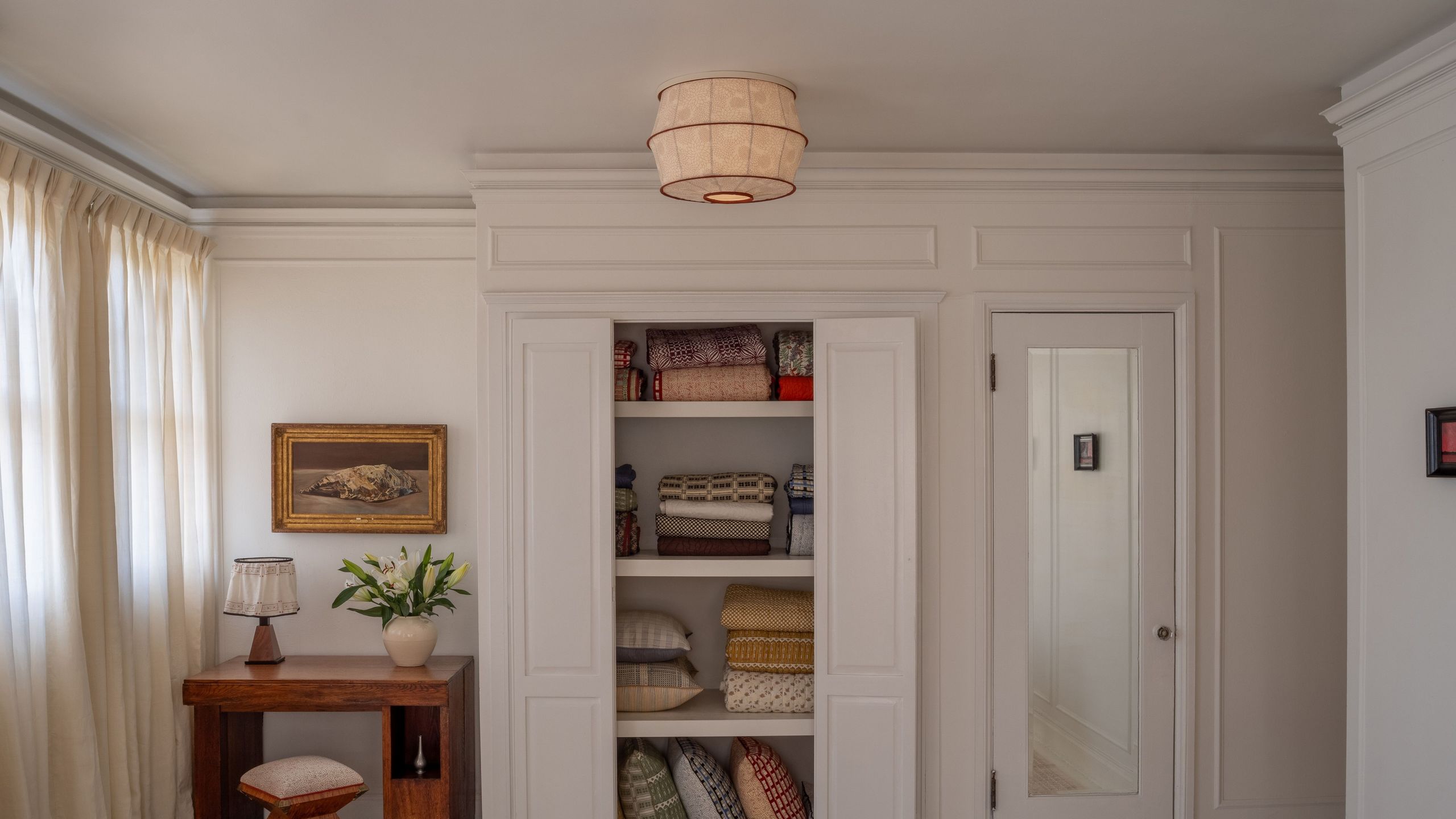 I Tried Tulip’s Viral Stick-On Light Shade in My Bathroom