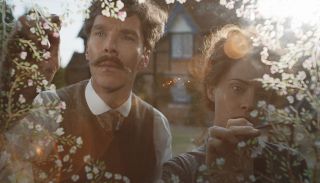 Benedict Cumberbatch and Claire Foy in The Electrical life of Louis Wain