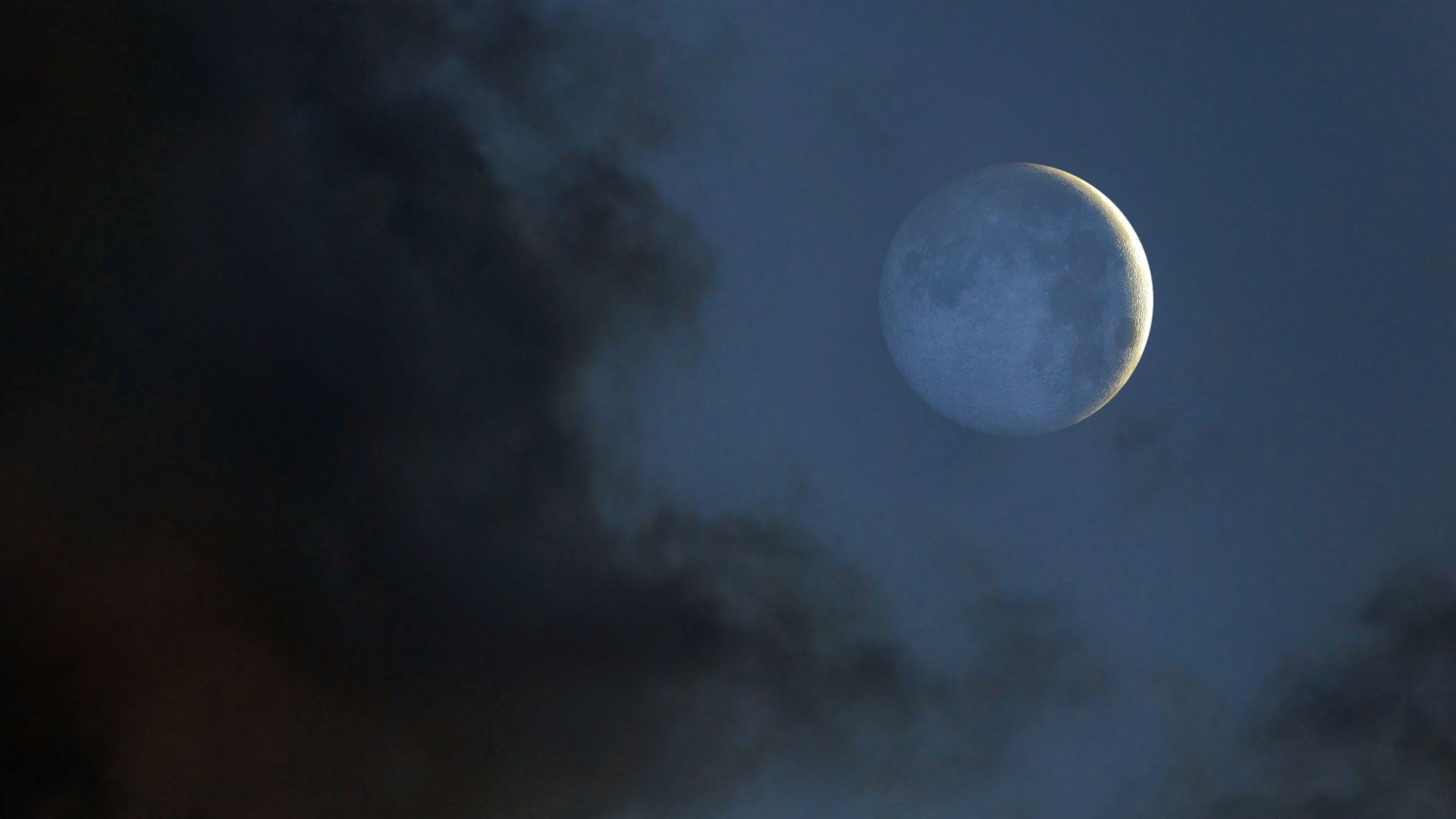 Луна новолуние. Новолуние фото. Частичное затмение.