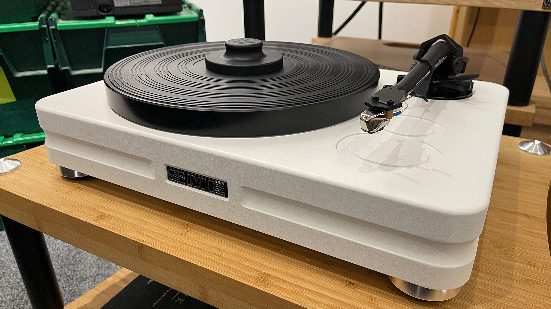 SME Model 8 turntable on wooden hi-fi rack in What Hi-Fi? test room