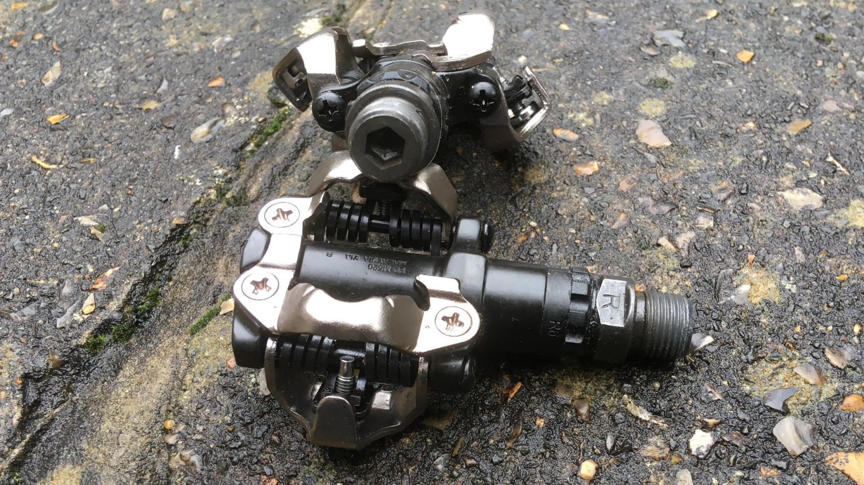 Image shows the Shimano PD-M520 pedals