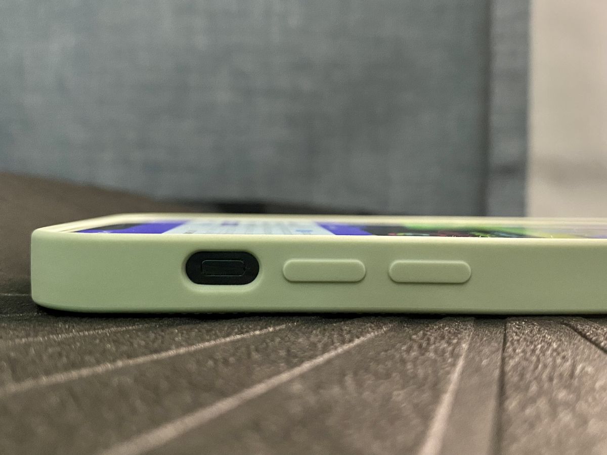 Native Union Clic Canvas Magsafe Compatible Sage Side Volume
