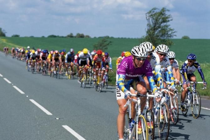 1998 Prutour &ndash; Jens Voigt (in the purple Points jersey) leads his Gan team in the race. The overall went to Stuart O&rsquo;Grady.