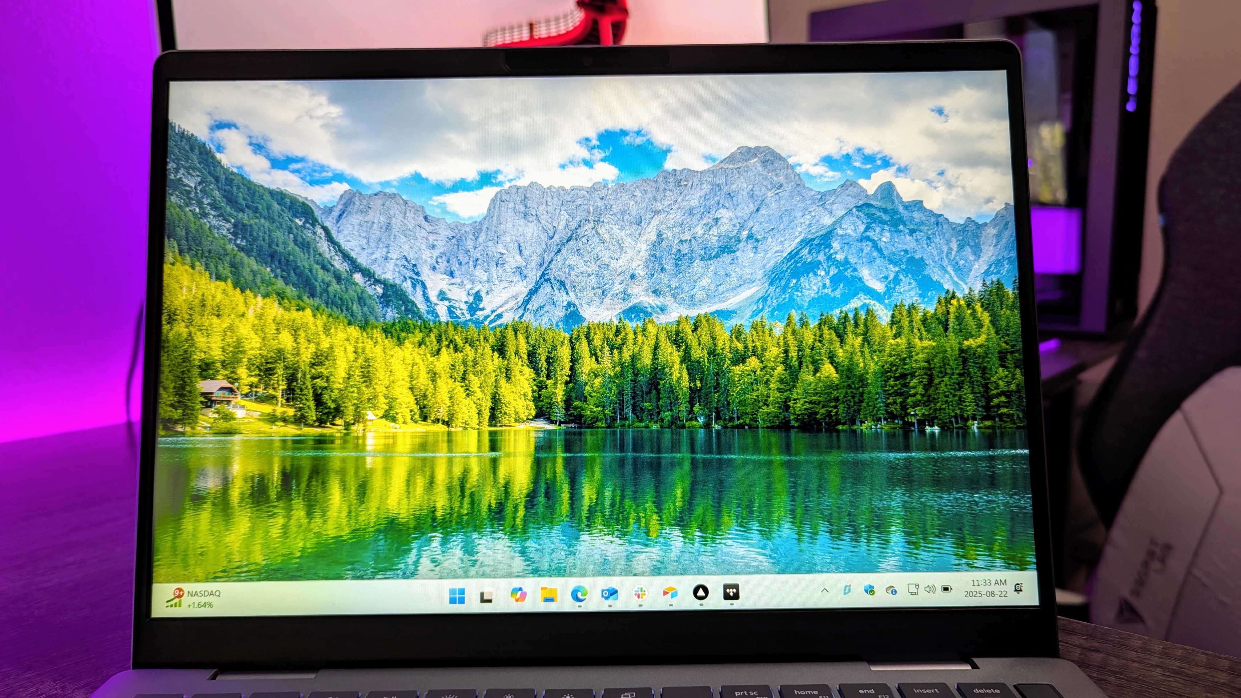Image of the Dell 14 Plus (DB14255).