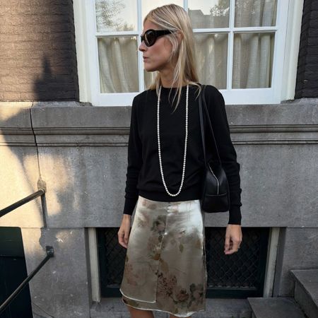 Linda Tol in a knee-length skirt