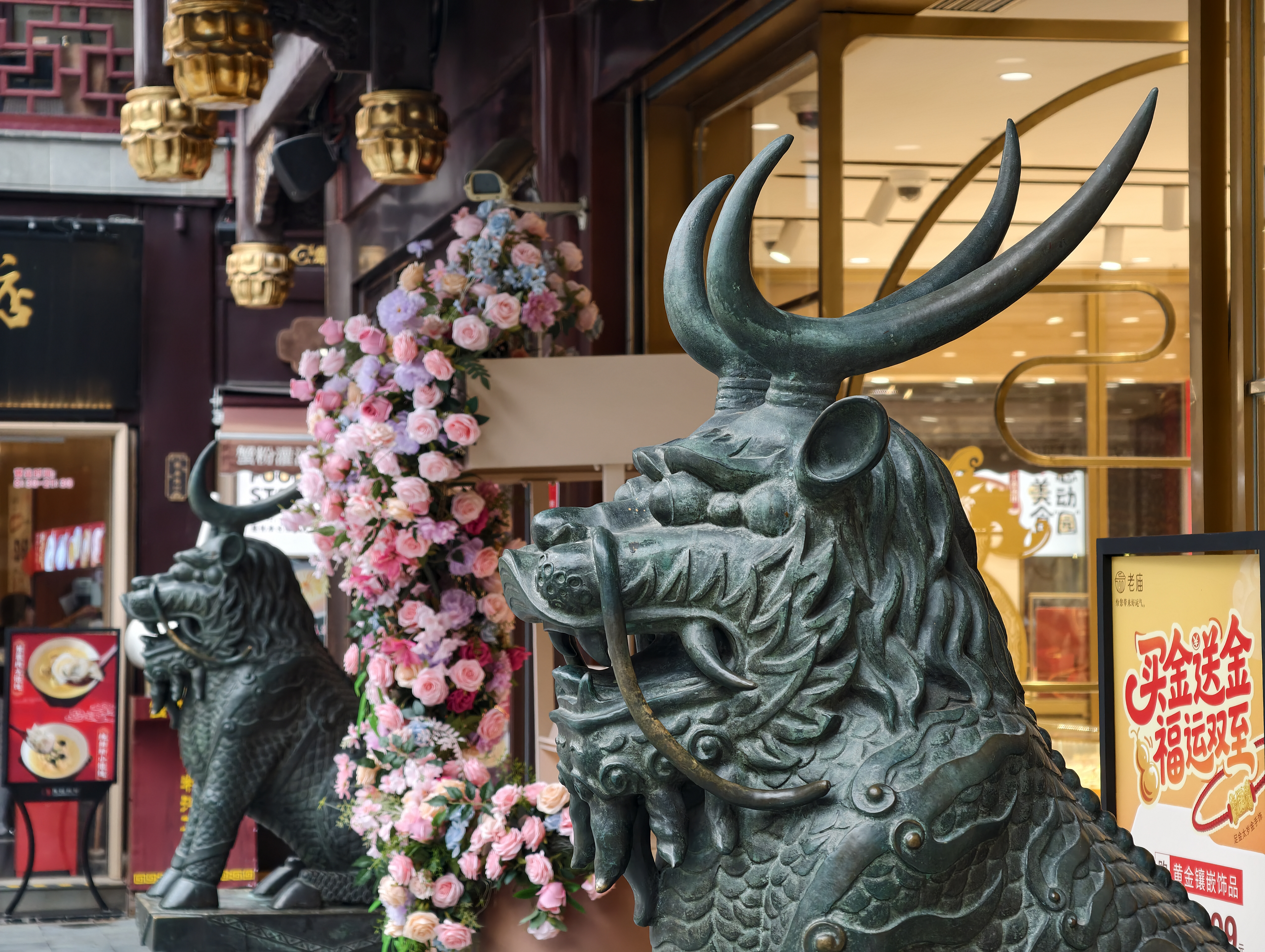 Statues in China taken on the vivo X300 pro